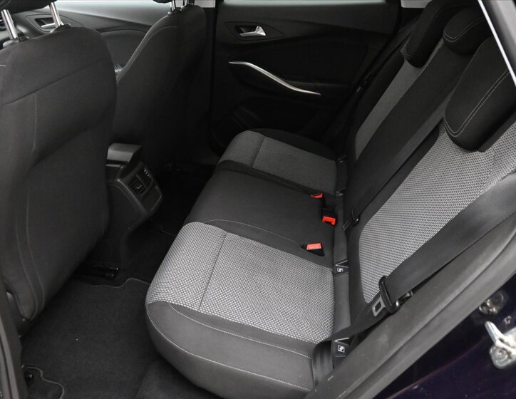 Opel Grandland X SUV / Terénní 1,6 l 88 kw