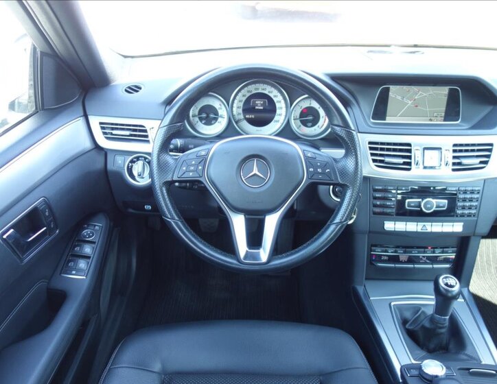 Mercedes-Benz Třídy E Sedan / Limuzína 2,1 l 125 kw