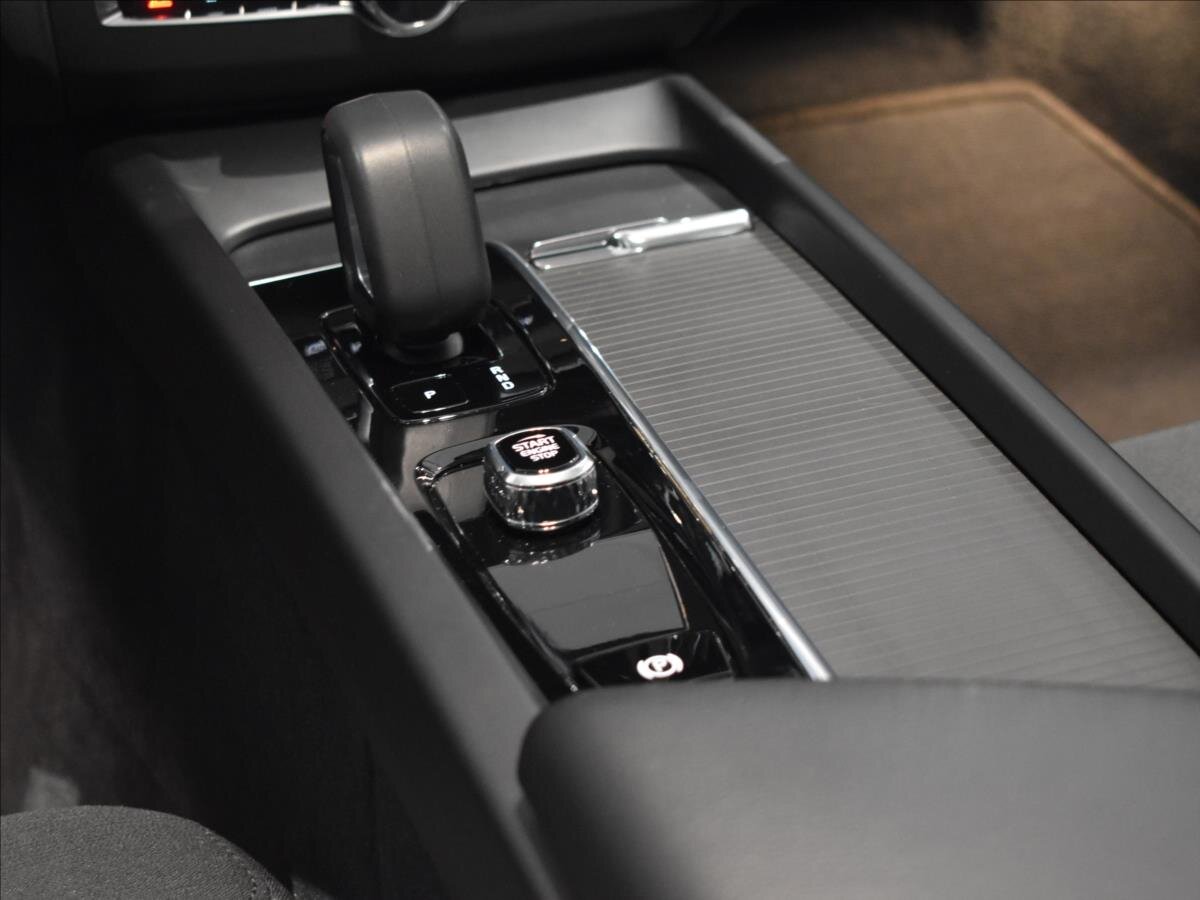 Volvo XC60 SUV / Terénní 2,0 l 145 kw