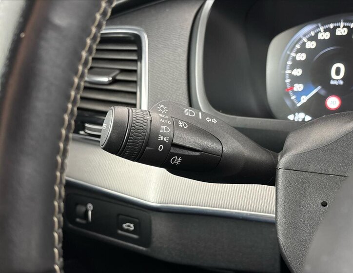 Volvo XC90 SUV / Terénní 2,0 l 173 kw