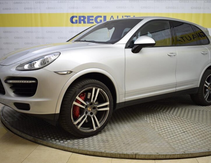 Porsche Cayenne SUV 4,8 l 405 kw