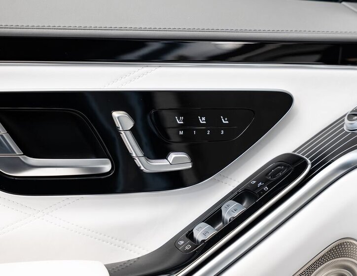 Mercedes-Benz Ostatní Sedan / Limuzína 6,0 l 450 kw