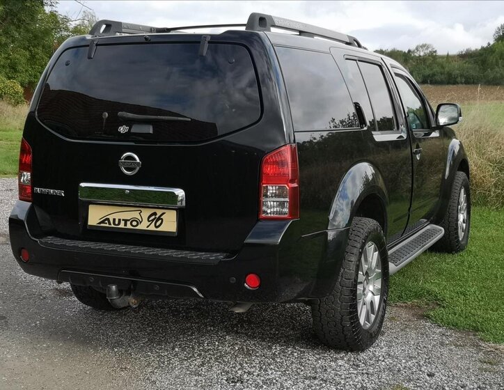 Nissan Pathfinder Kombi 2,5 l 140 kw
