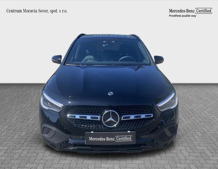 Mercedes-Benz GLA 8