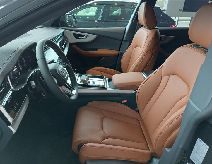 Audi Q8 SUV / Terénní 3,0 l 210 kw