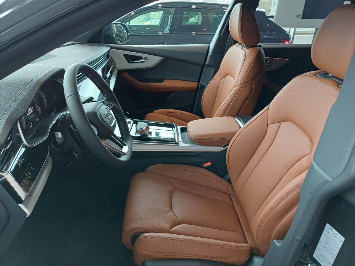 Audi Q8 SUV / Terénní 3,0 l 210 kw