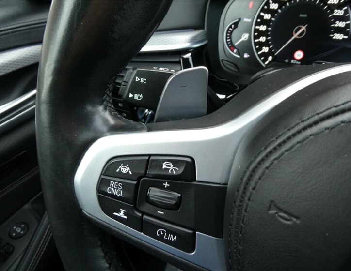 BMW Řada 5 Kombi 3,0 l 235 kw