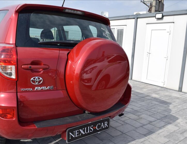 Toyota RAV4 SUV / Terénní 2,2 l 100 kw