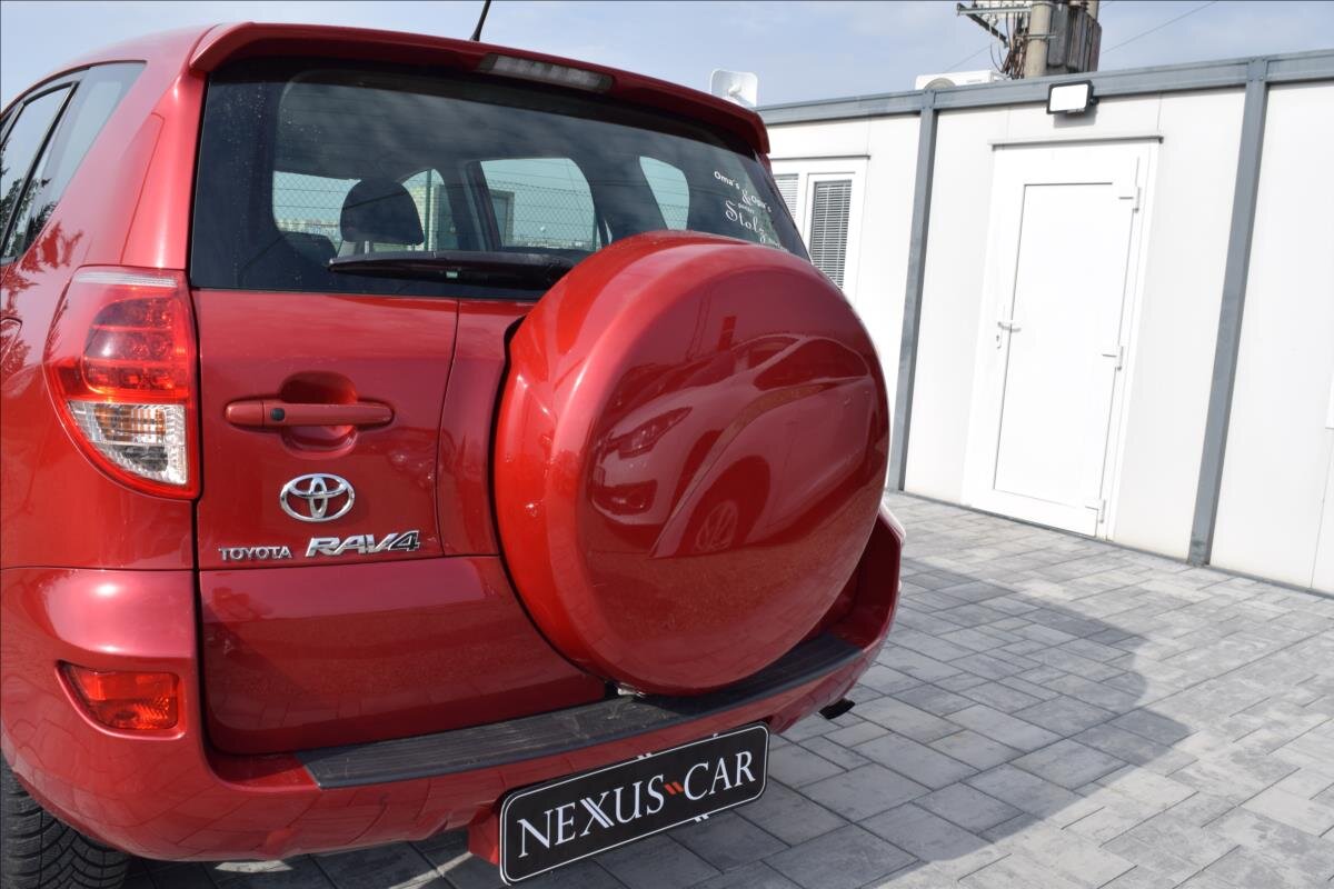 Toyota RAV4 SUV / Terénní 2,2 l 100 kw