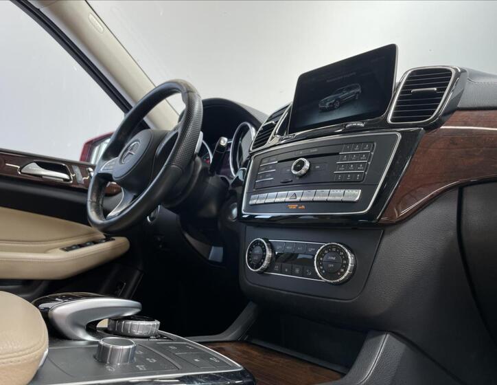 Mercedes-Benz GLS 16