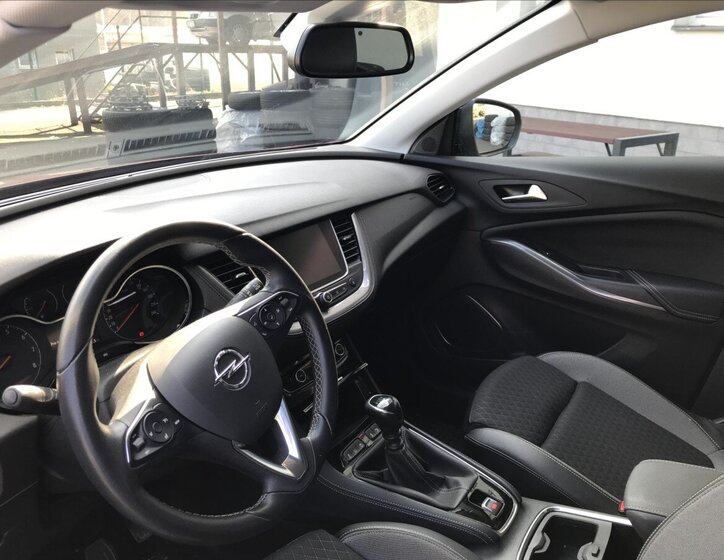 Opel Grandland X SUV / Terénní 1,2 l 96 kw