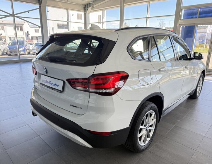 BMW X1 Kombi 1,5 l 103 kw