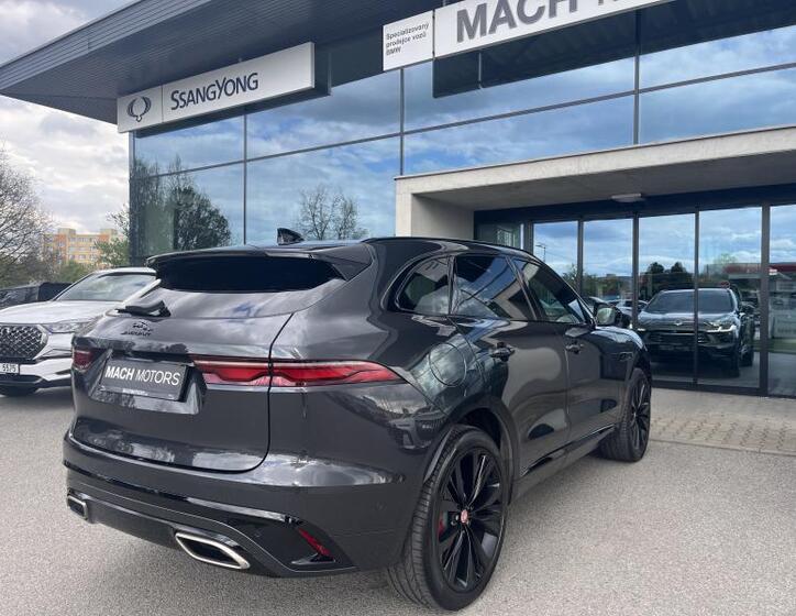 Jaguar F-Pace 8