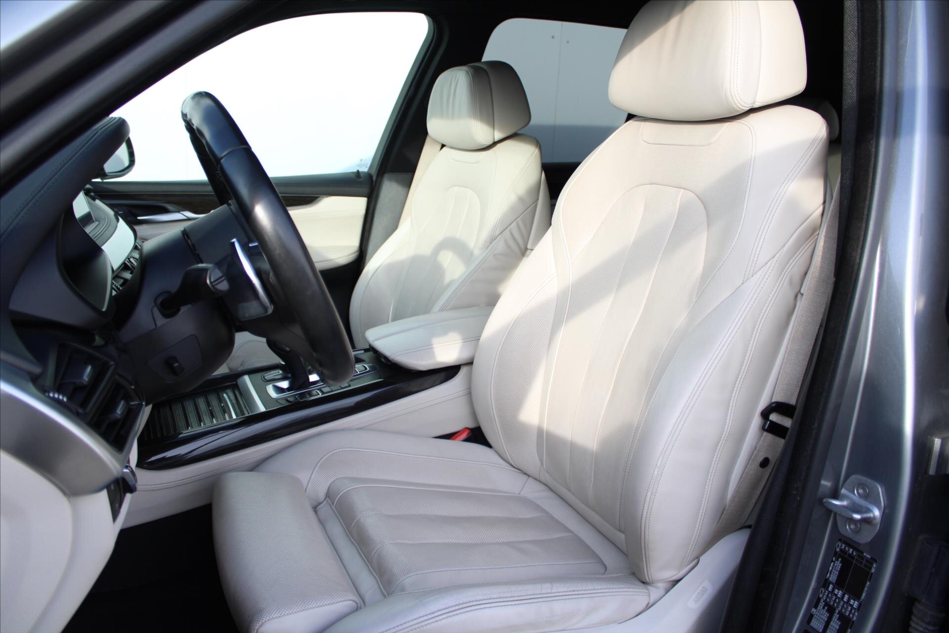 BMW X5 SUV 3,0 l 230 kw