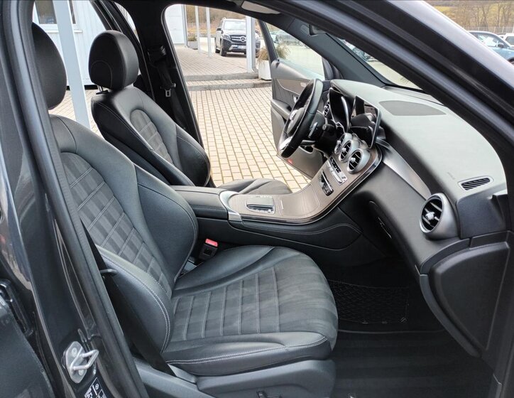 Mercedes-Benz GLC SUV 2,0 l 180 kw