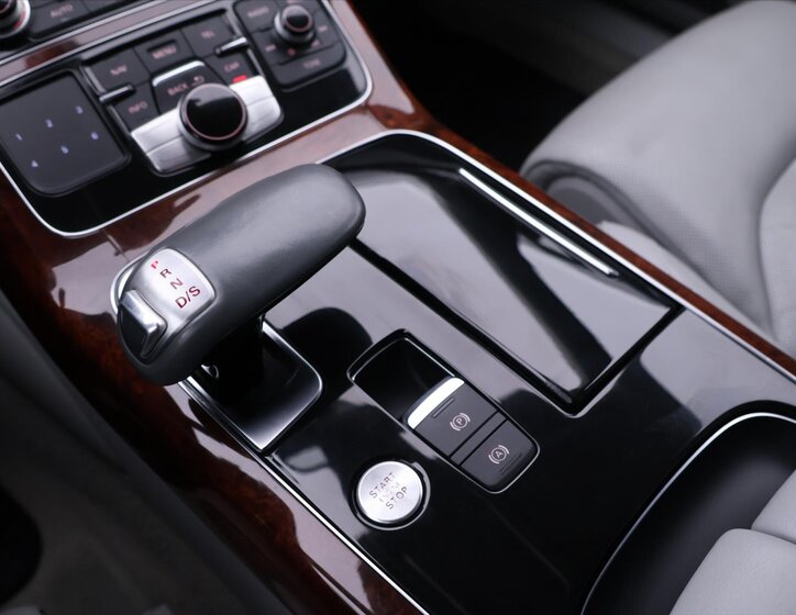 Audi A8 Sedan / Limuzína 4,2 l 273 kw
