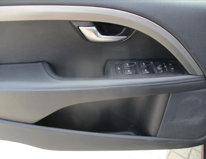 Volvo XC70 Kombi 2,4 l 133 kw