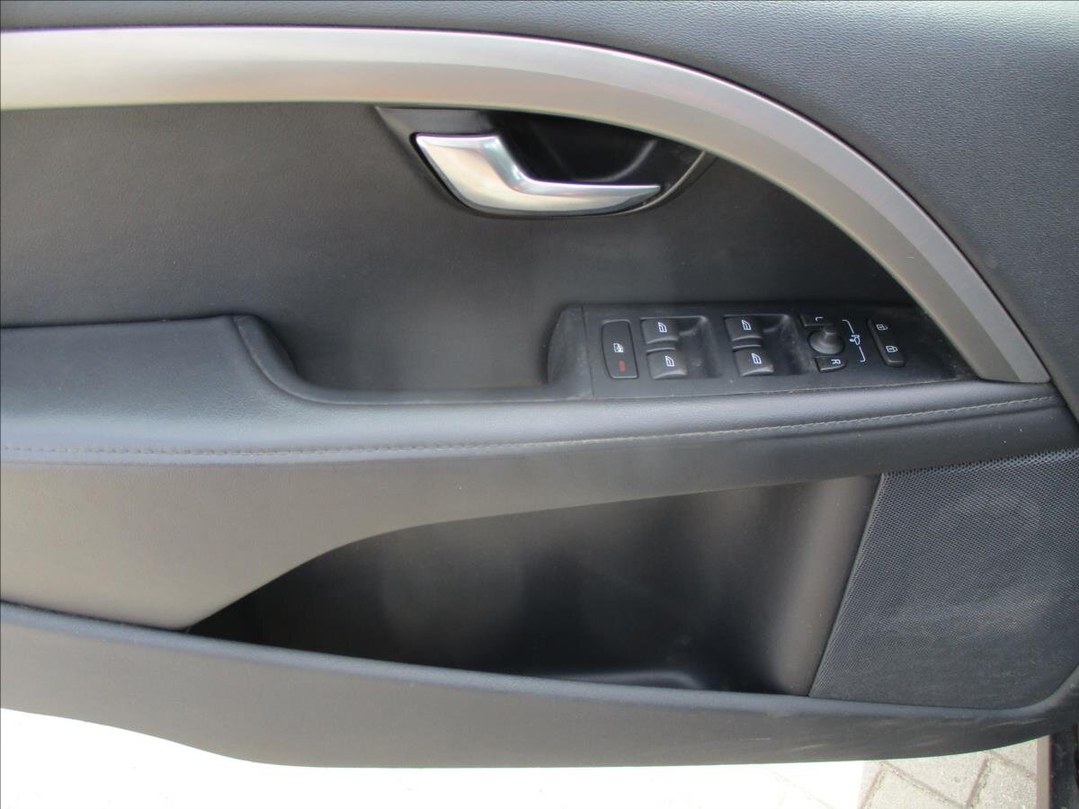 Volvo XC70 Kombi 2,4 l 133 kw