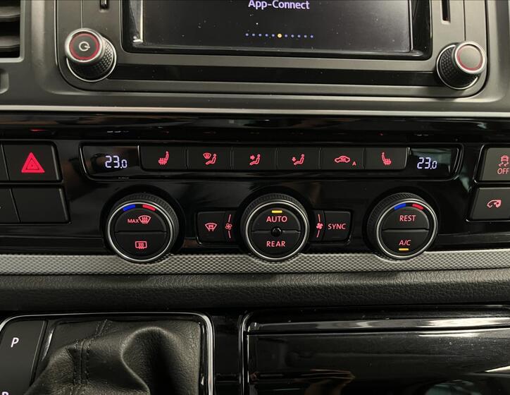 Volkswagen Multivan 14