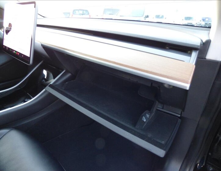 Tesla Model 3 Sedan 0,0 377 kw