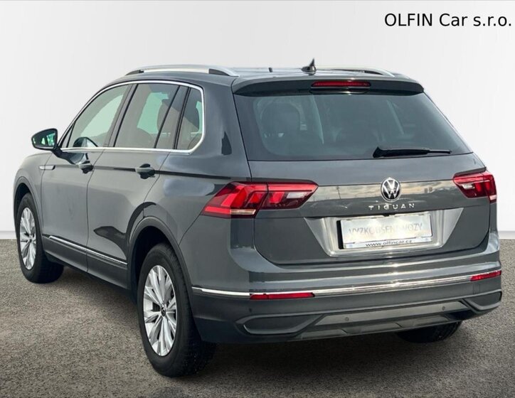 Volkswagen Tiguan 9
