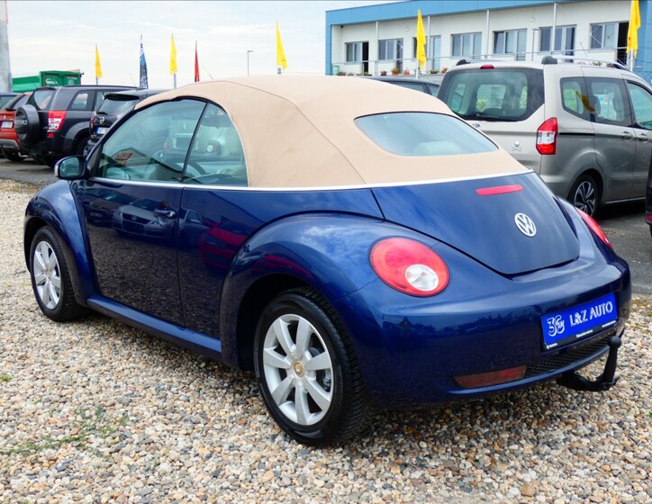 Volkswagen New Beetle 4