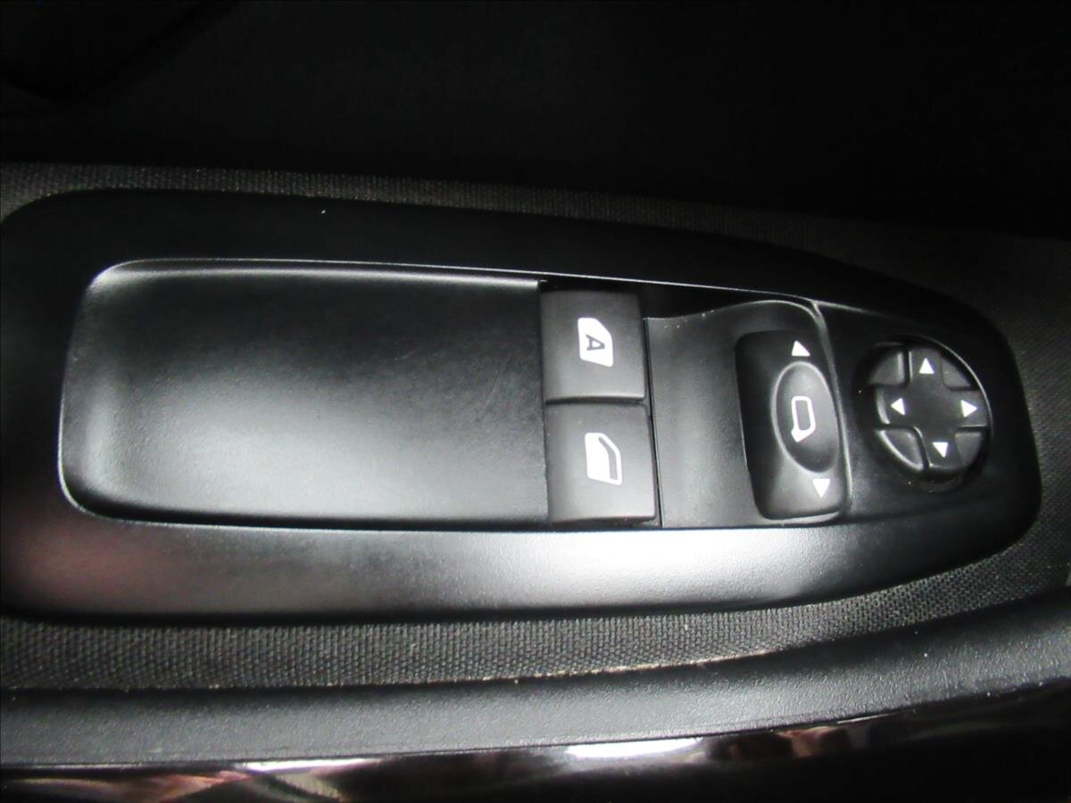 Peugeot 208 Hatchback 1,2 l 60 kw