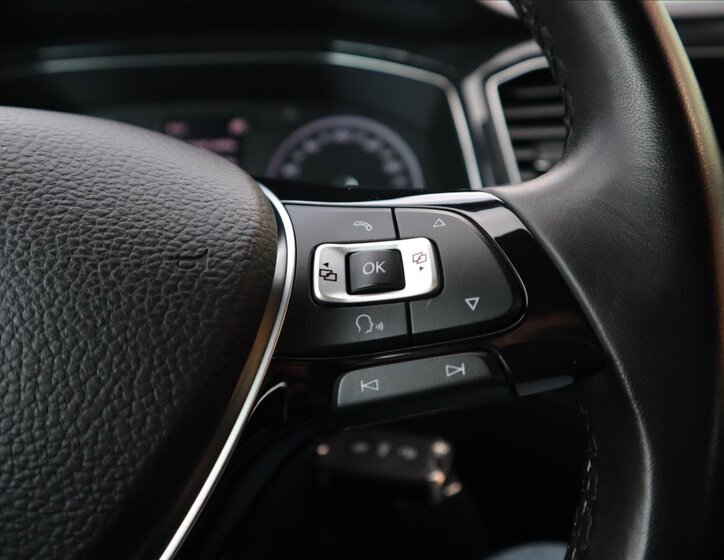 Volkswagen T-Roc CUV / Crossover 1,5 l 110 kw