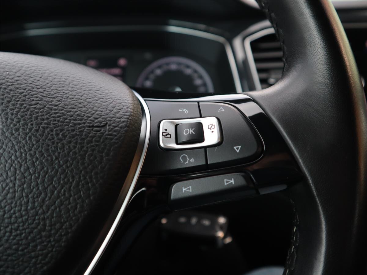 Volkswagen T-Roc CUV / Crossover 1,5 l 110 kw