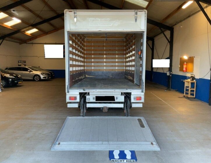 Volkswagen Crafter Skříň 2,5 l 120 kw