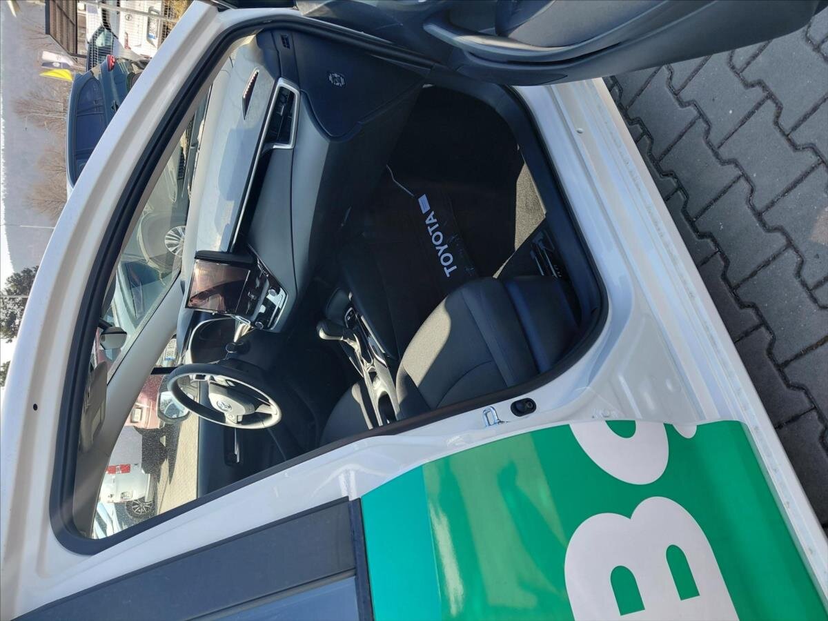 Toyota Corolla Sedan / Limuzína 1,8 l 103 kw