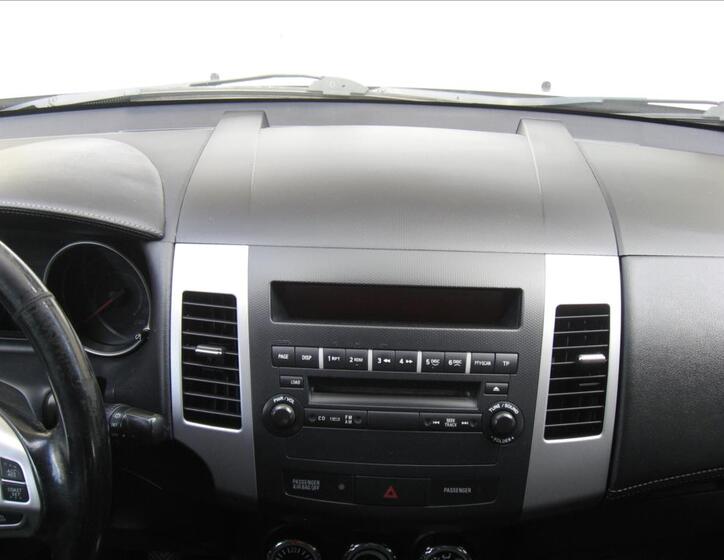 Mitsubishi Outlander 24