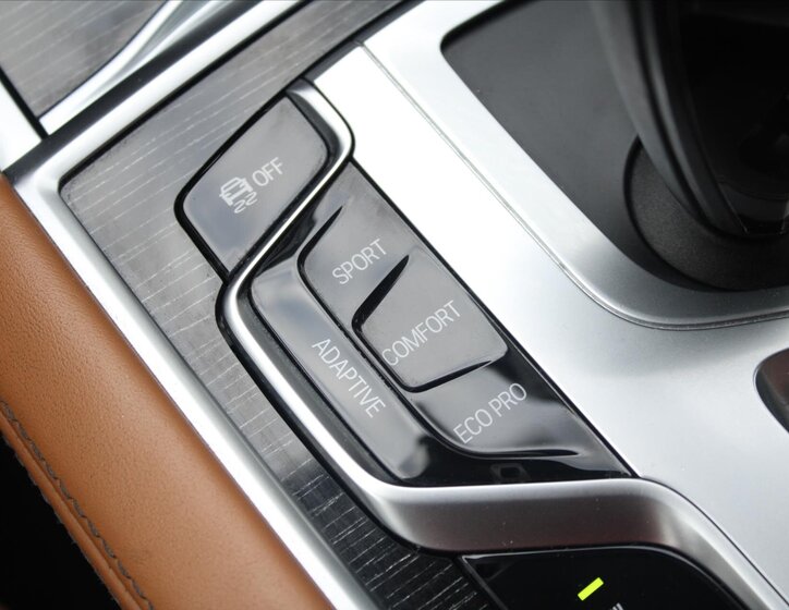 BMW Řada 7 Sedan / Limuzína 3,0 l 195 kw