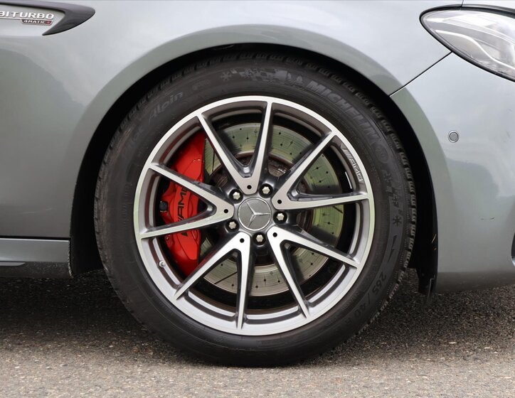 Mercedes-Benz Třídy E Sedan 4,0 l 450 kw