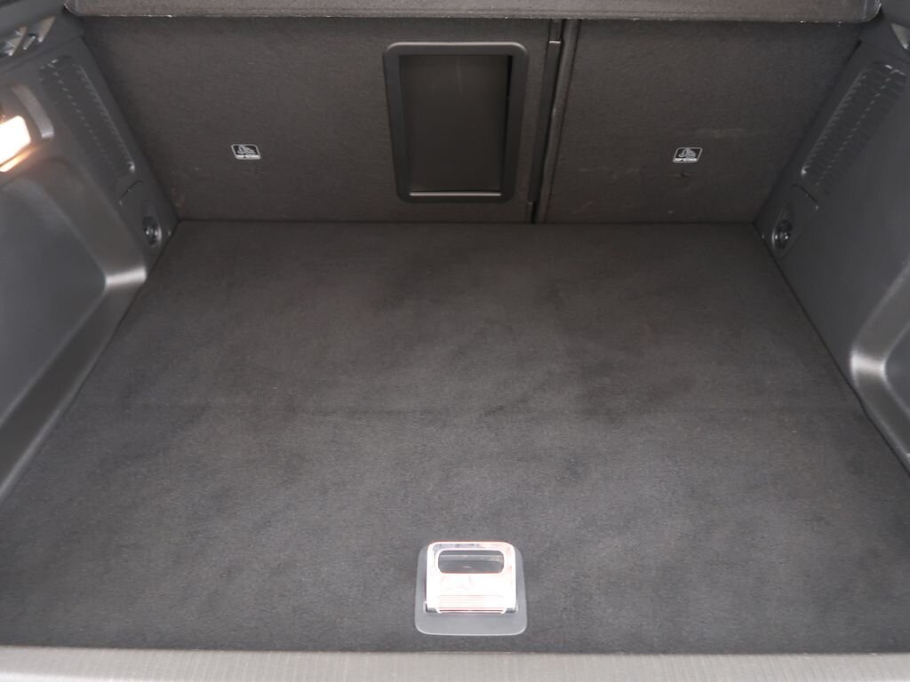 Opel Grandland SUV / Terénní 1,6 l 147 kw
