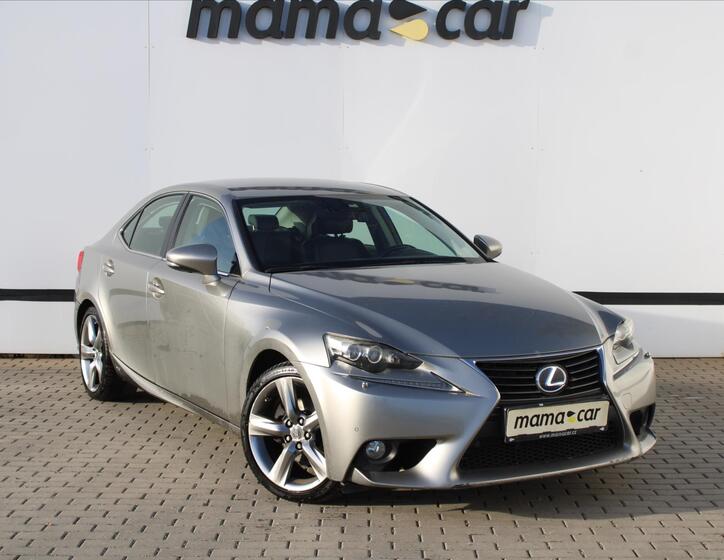 Lexus IS 300h 1
