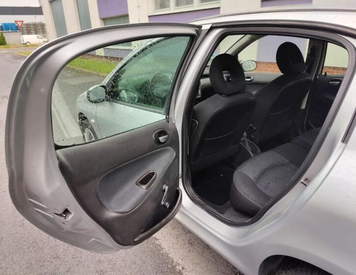 Peugeot 206 12