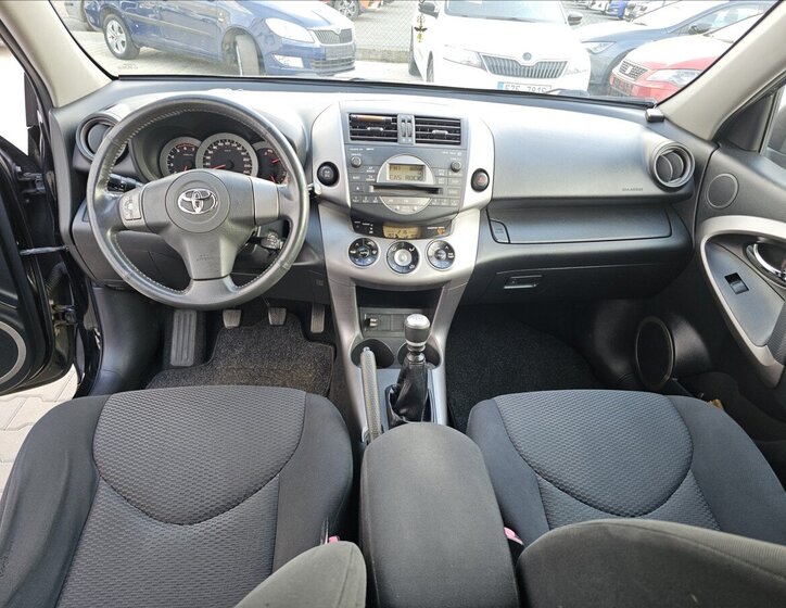 Toyota RAV4 Kombi 2,2 l 100 kw