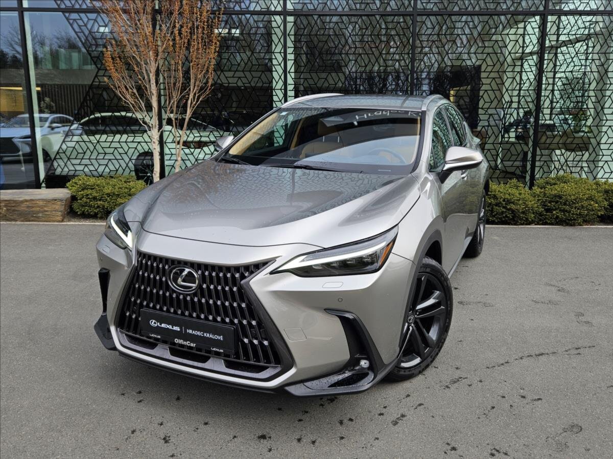 Lexus NX 350h SUV / Terénní 2,5 l 147 kw