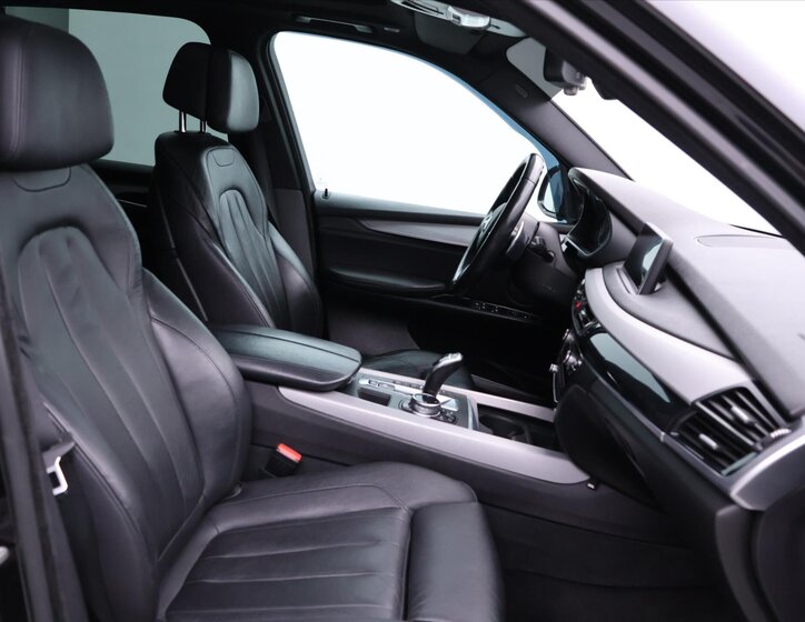 BMW X5 SUV / Terénní 3,0 l 230 kw