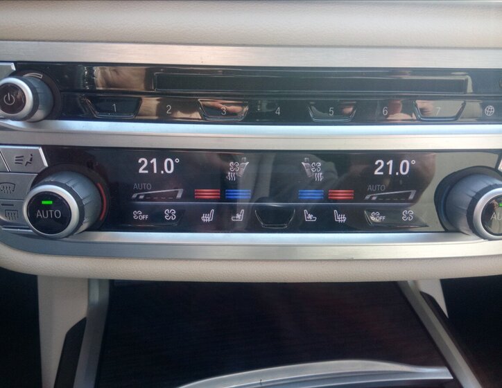 BMW Řada 7 Sedan / Limuzína 3,0 l 235 kw