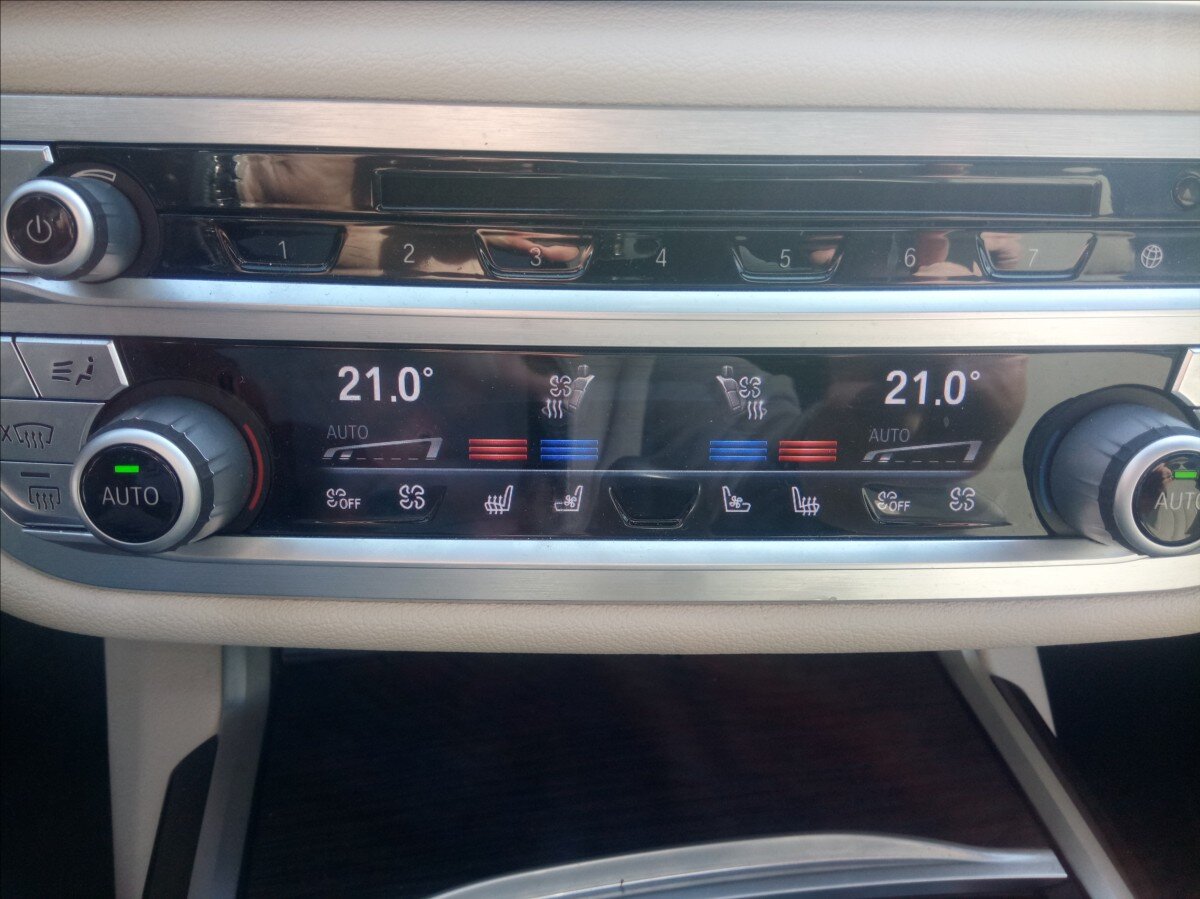 BMW Řada 7 Sedan / Limuzína 3,0 l 235 kw