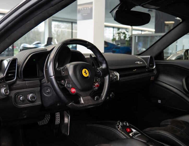 Ferrari 458 Kupé 4,5 l 416 kw