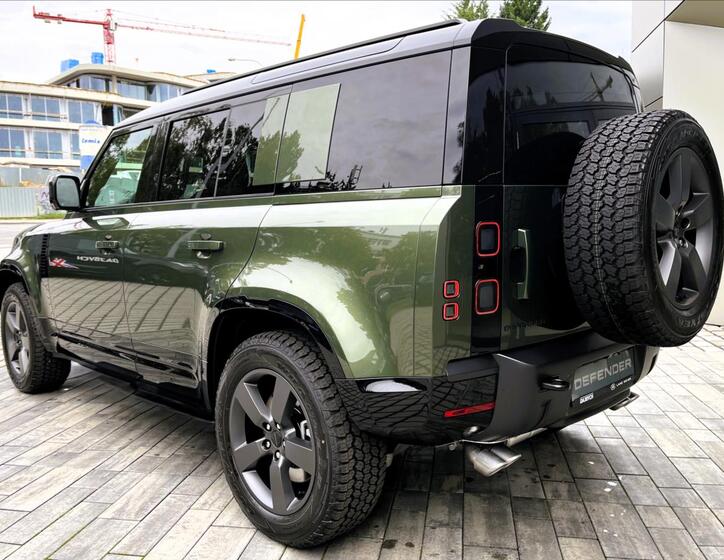 Land Rover Defender 4