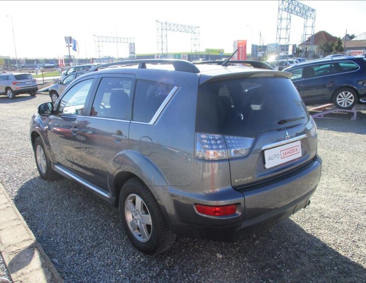 Mitsubishi Outlander SUV / Terénní 2,2 l 115 kw