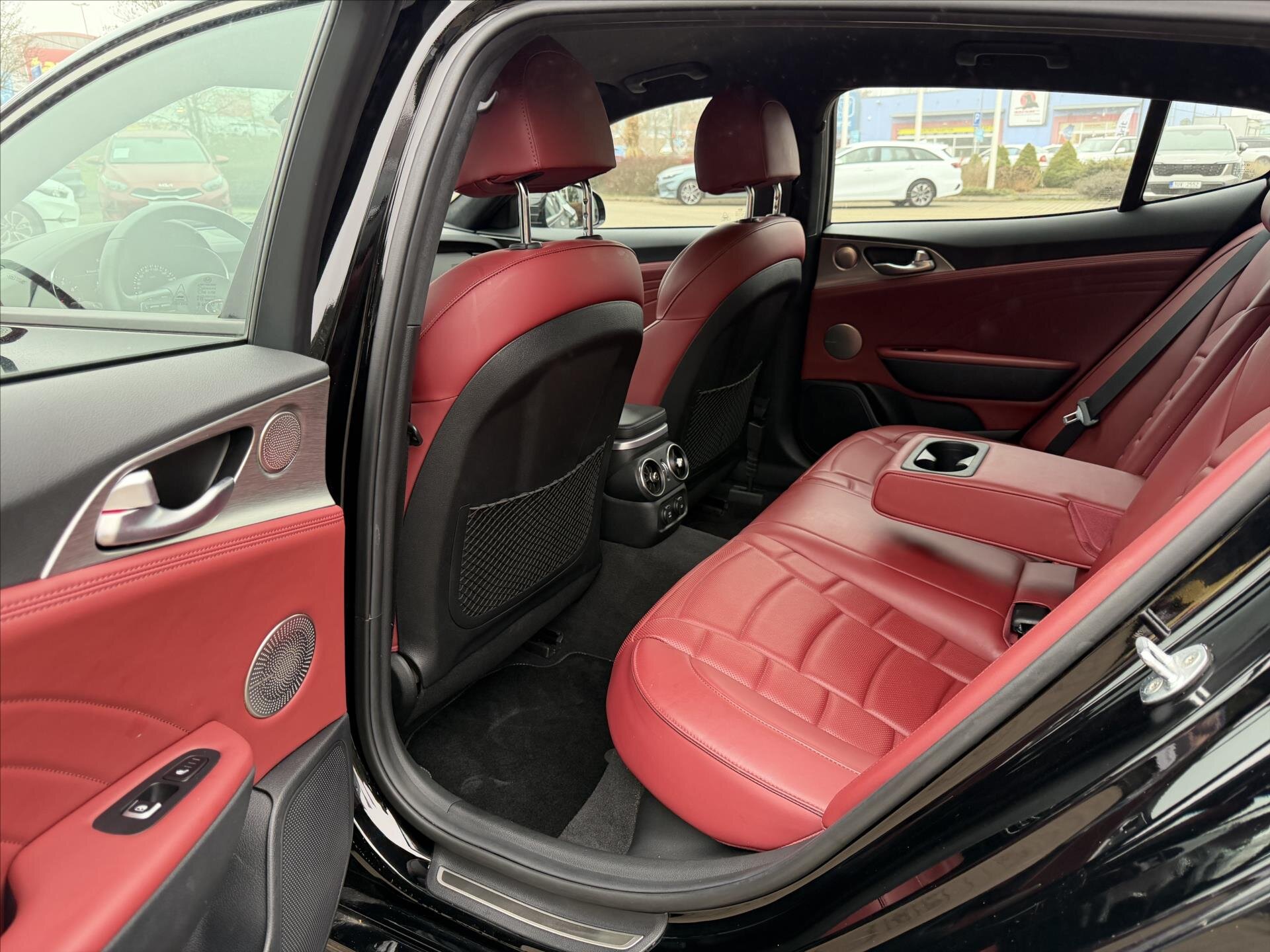 KIA Stinger Hatchback 3,3 l 269 kw