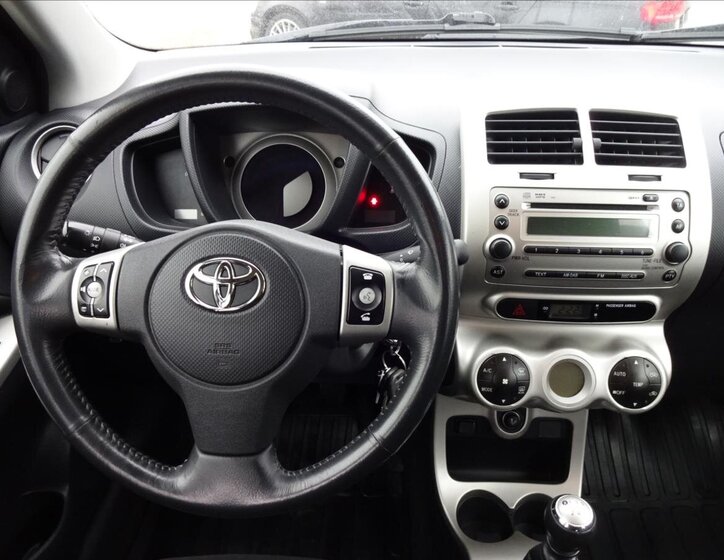 Toyota Urban Cruiser Hatchback 1,3 l 74 kw