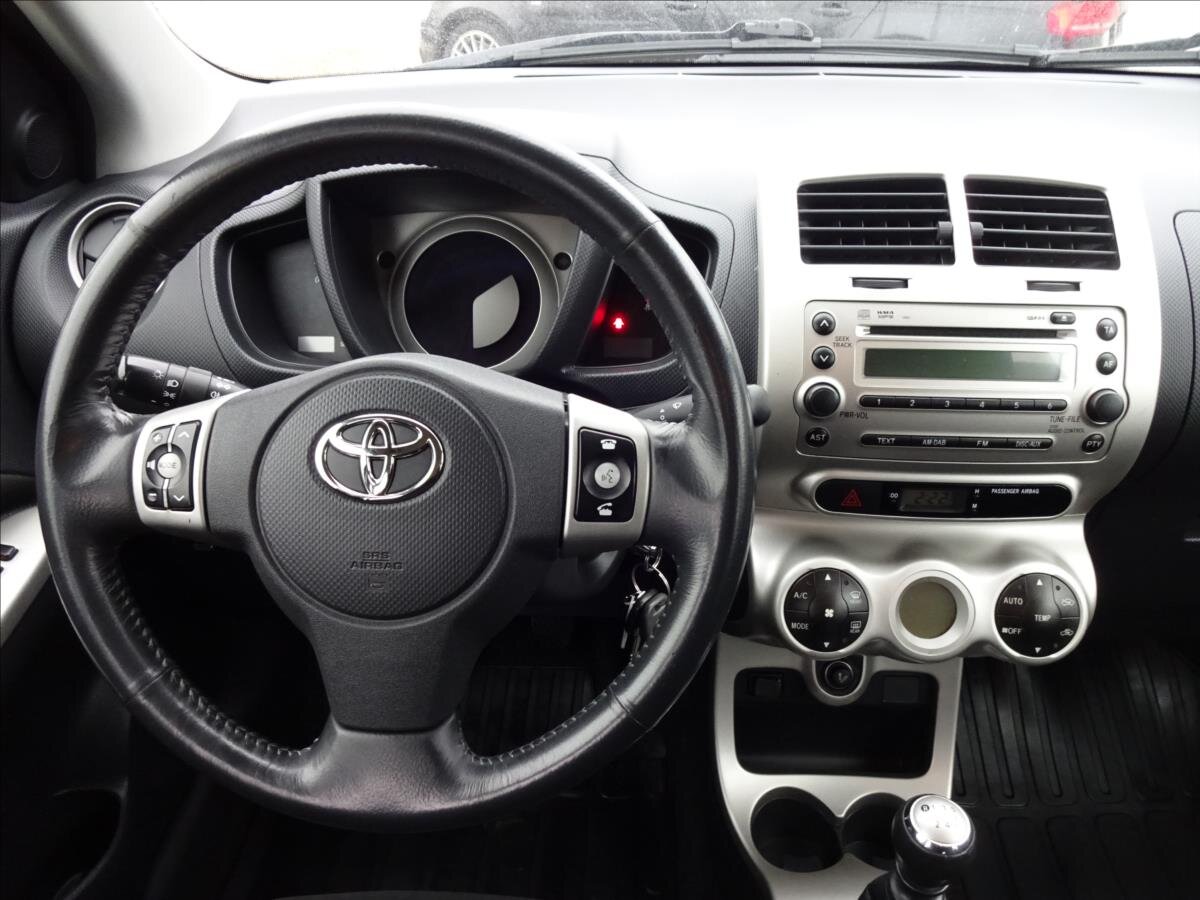 Toyota Urban Cruiser Hatchback 1,3 l 74 kw