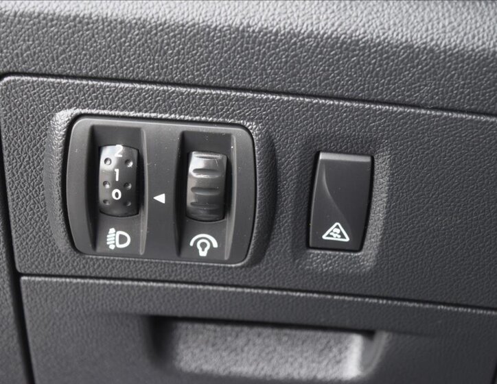 Renault Latitude Sedan / Limuzína 2,0 l 110 kw