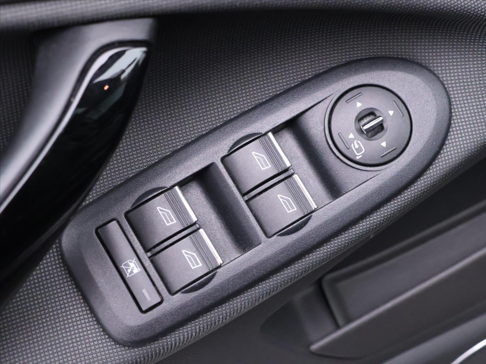 Ford Kuga SUV / Terénní 2,0 l 103 kw